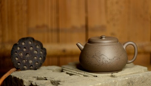 万阗阗紫砂壶 万阗阗最新力作国助和石精刻 全手龙蛋 飘逸俊秀 文气十足 青灰泥