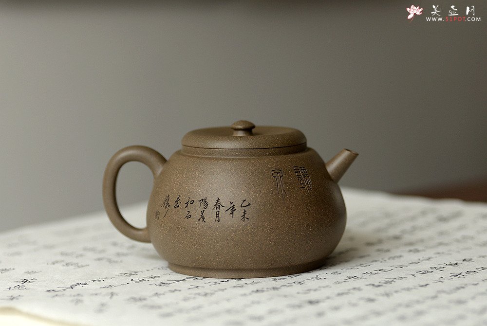 紫砂壶图片：万阗阗力作国助和石精刻 全手龙蛋 飘逸俊秀 文气十足 - 美壶网