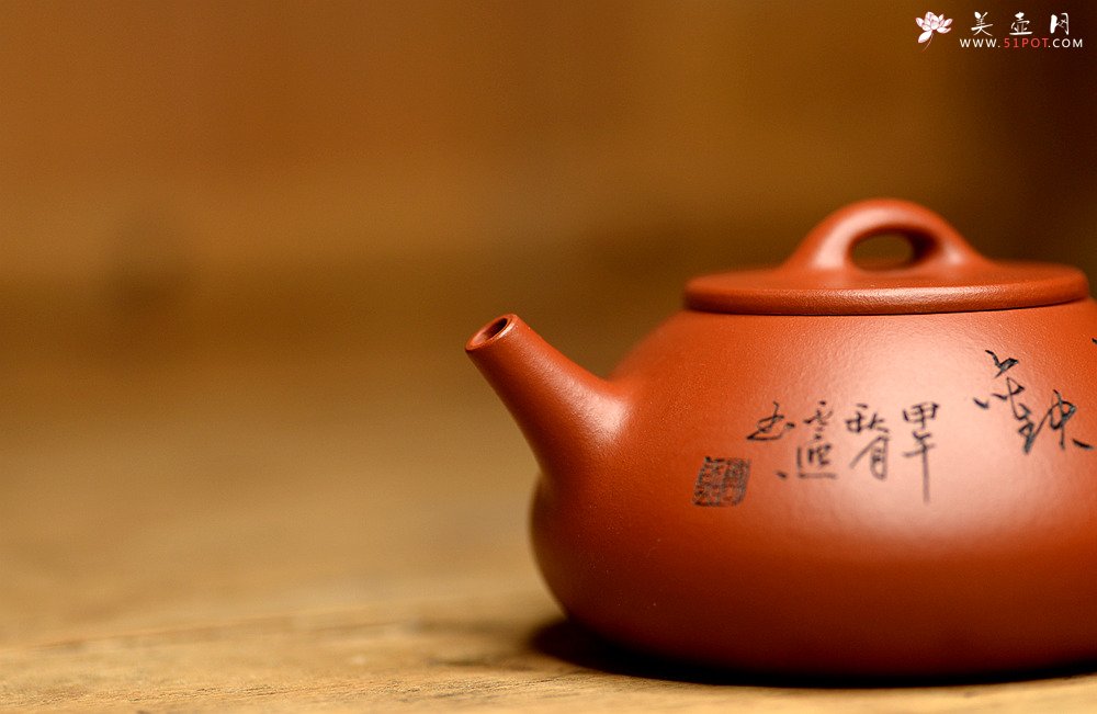 紫砂壶图片：张云熙 文气佳作 娇艳小红泥 平底石瓢 挺拔清秀 - 美壶网