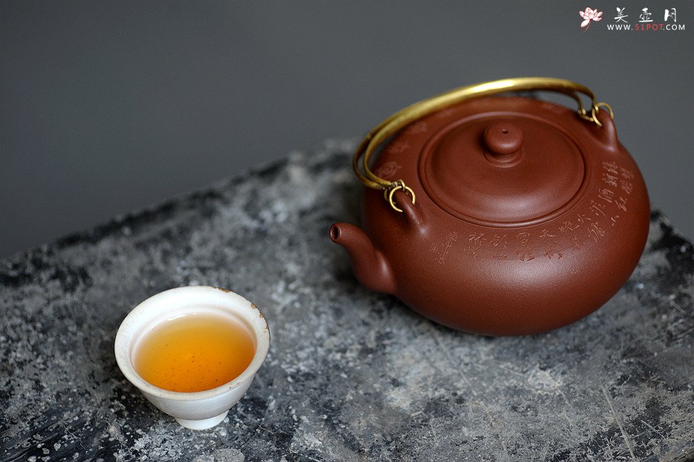 紫砂壶图片：詹黎明经典代表作 全手大吉 中书协王俊平装饰 全手大品壶难度极大 - 美壶网