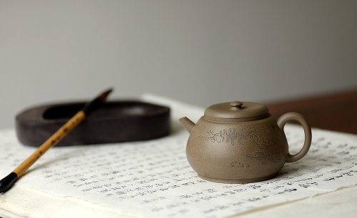 万阗阗紫砂壶 万阗阗力作国助和石精刻 全手龙蛋 飘逸俊秀 文气十足 青灰泥