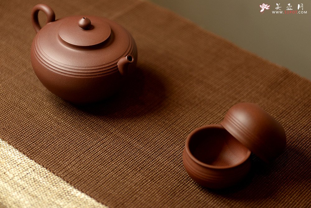 紫砂壶图片：古朴大气~ 于洪霞老师精心之作 全手汉韵套组~ 饱满俊雅 - 美壶网