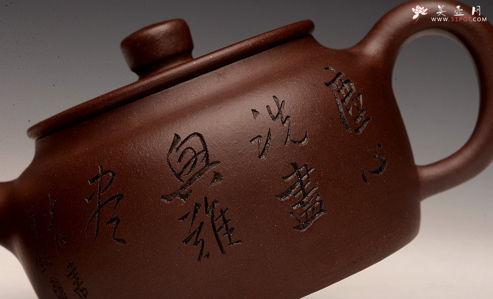 紫砂壶图片：张听钢装饰 刻绘老辣 全手桑扁 器型端正 耐品实用 - 美壶网