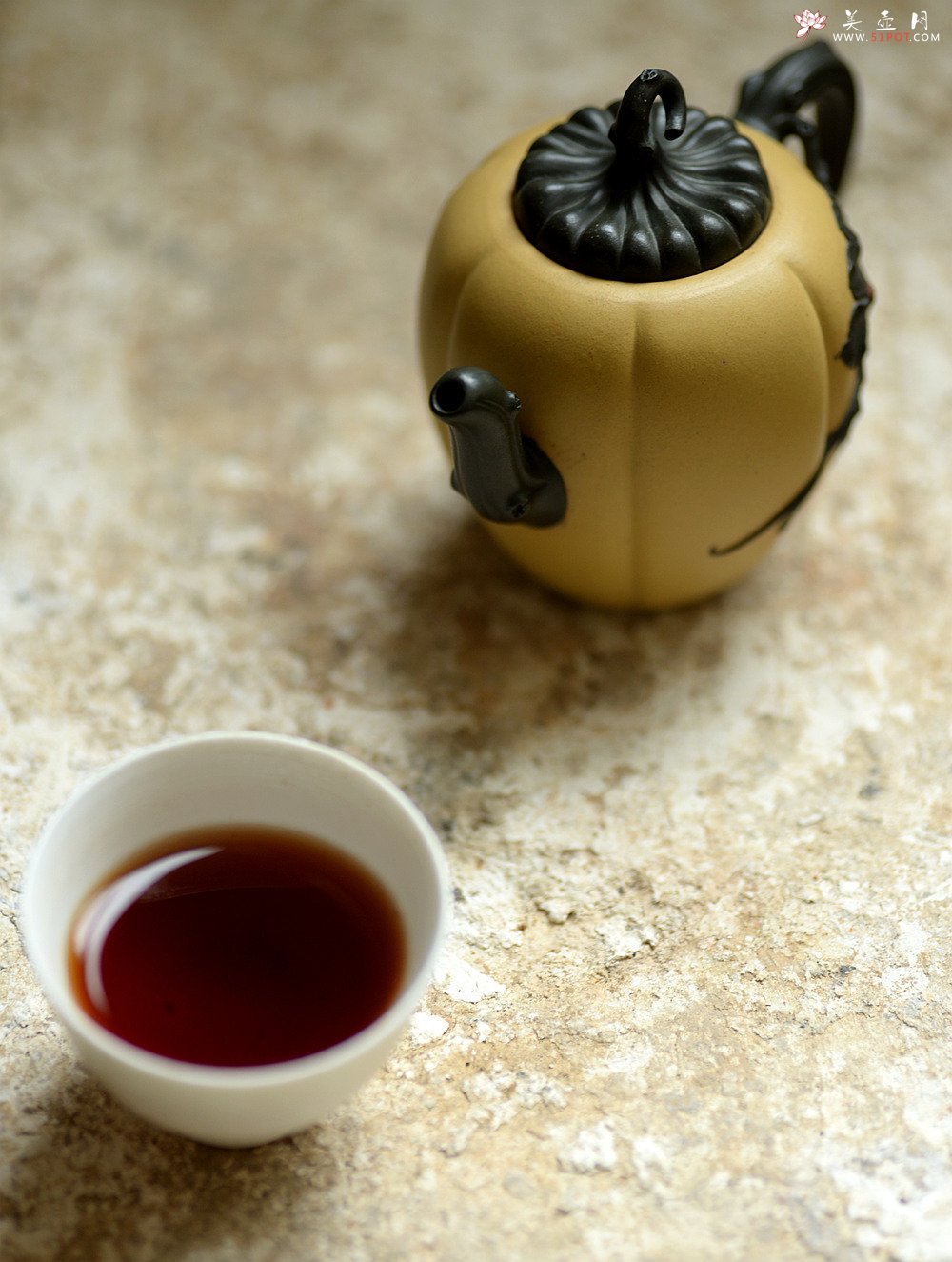 紫砂壶图片：原创作品 本段小金瓜 灵巧曼妙 夏日利器 孙伟强张新亚合作 - 美壶网