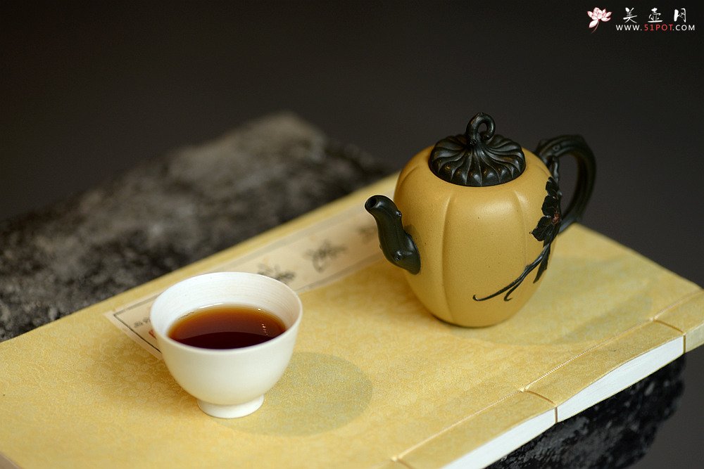 紫砂壶图片：原创作品 本段小金瓜 灵巧曼妙 夏日利器 孙伟强张新亚合作 - 美壶网