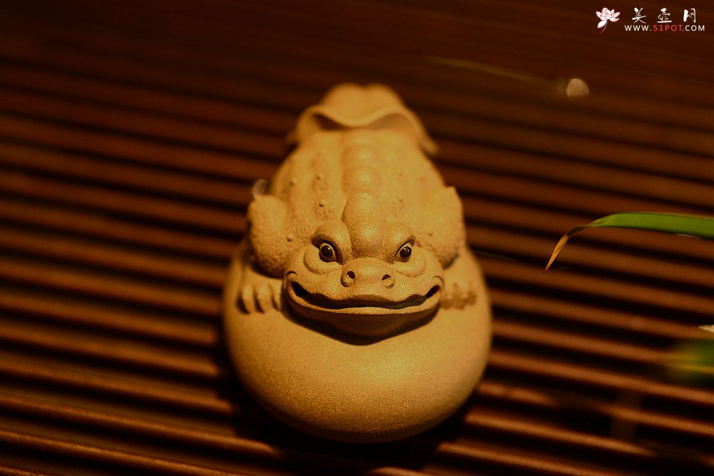 紫砂壶图片：金蟾 做工精致 栩栩如生 和气生财 茶盘尤物 - 美壶网