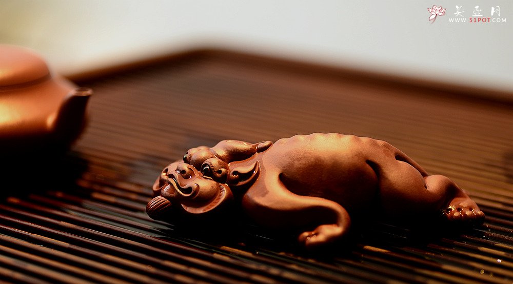 紫砂壶图片：美壶特惠 做工精细 生动传神 貔貅~~茶盘尤物 - 美壶网