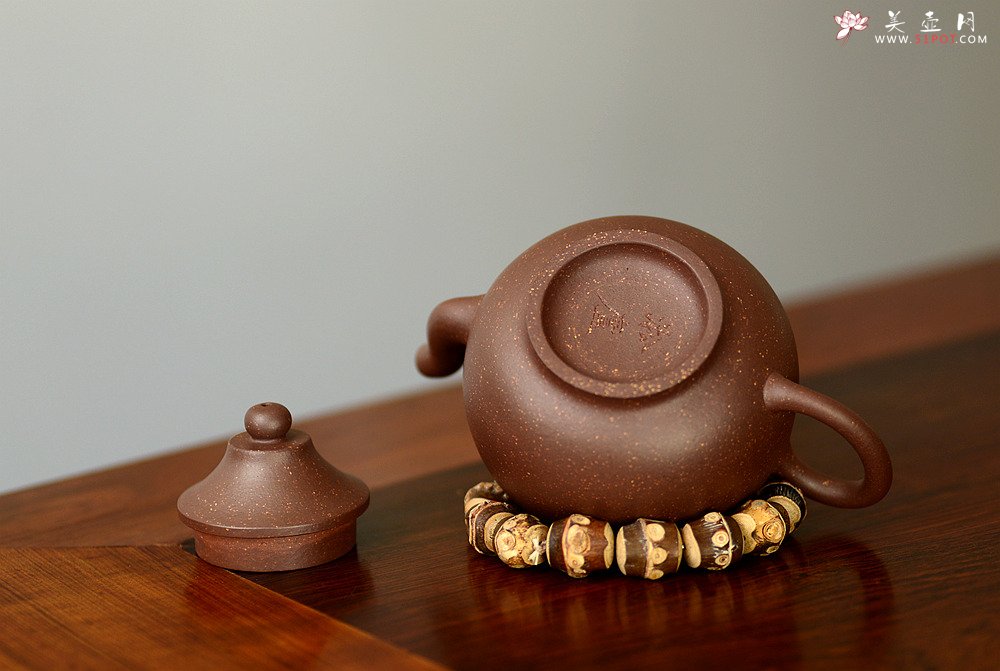 紫砂壶图片：淞庐作品 高雅简洁 线条流畅 全手笠帽  - 美壶网