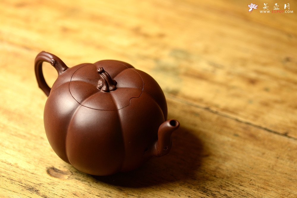 紫砂壶图片：顾正芳乙未年新品 饱满丰润 灵韵秀雅 全手筋纹南瓜 田园清趣 - 美壶网