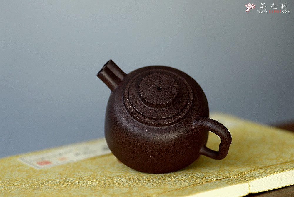 紫砂壶图片：美壶特惠 茶人最爱 造型新颖 有趣 双流井栏 - 美壶网