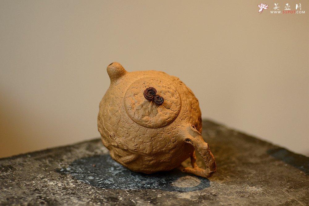 紫砂壶图片：古拙大气 全手游龙龚春 谢多莲作品 - 美壶网