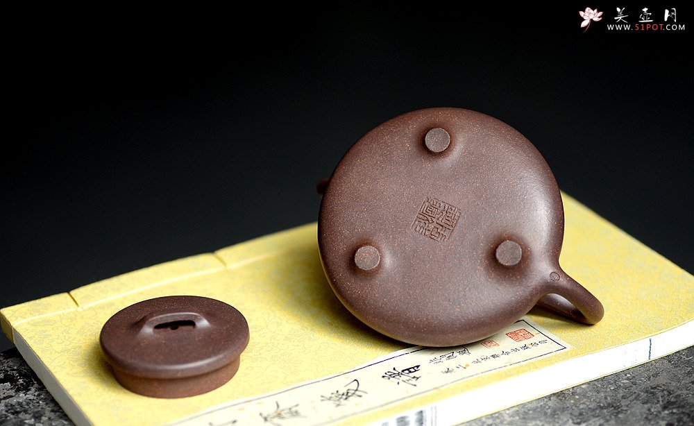 紫砂壶图片：周斌全手力作 知秋精炼刀法 蕉阴浓处烹新茶 全手大口石瓢 高温老紫泥 - 美壶网