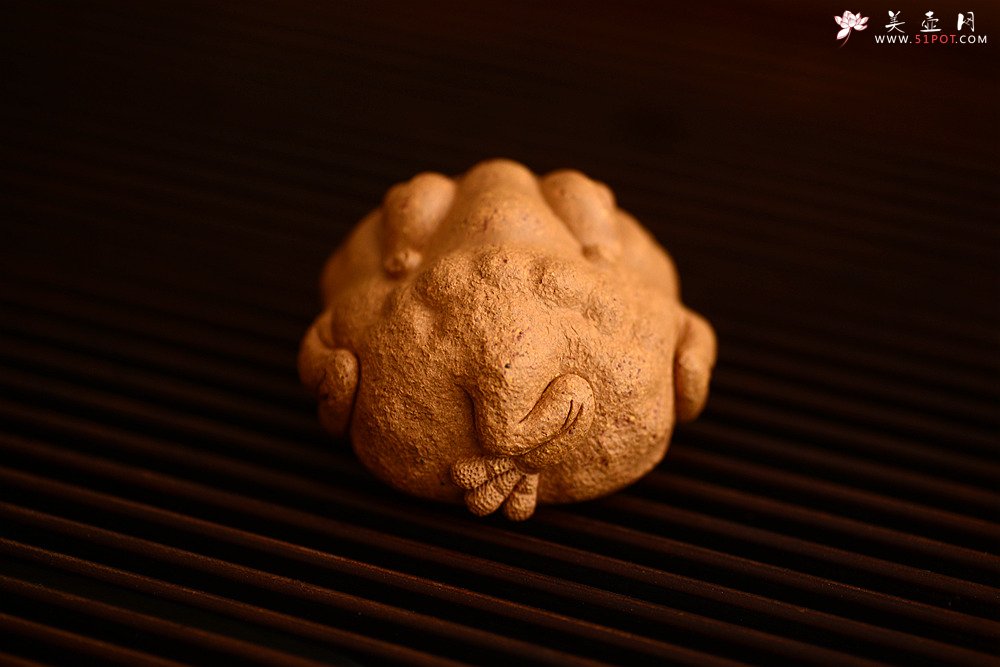 紫砂壶图片：李爱民精致茶宠 聚宝蟾 神态逼真 生动传神 招财纳福  - 美壶网