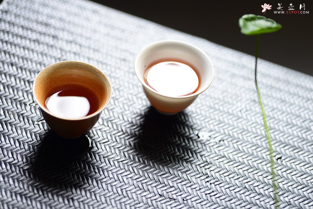 紫砂壶图片：定制精品 景德镇手工杯 柴烧自然落灰釉 每个不一样随机发货 - 美壶网