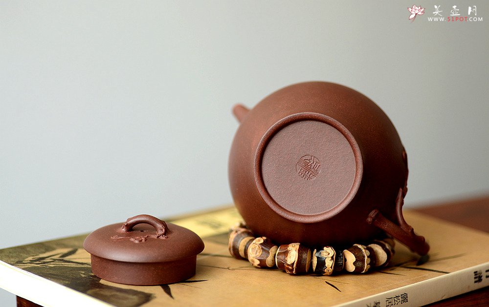 紫砂壶图片：潘丹初原创‘秀气’系列之腊梅 纯净底槽青 朴实素雅 刚挺 - 美壶网