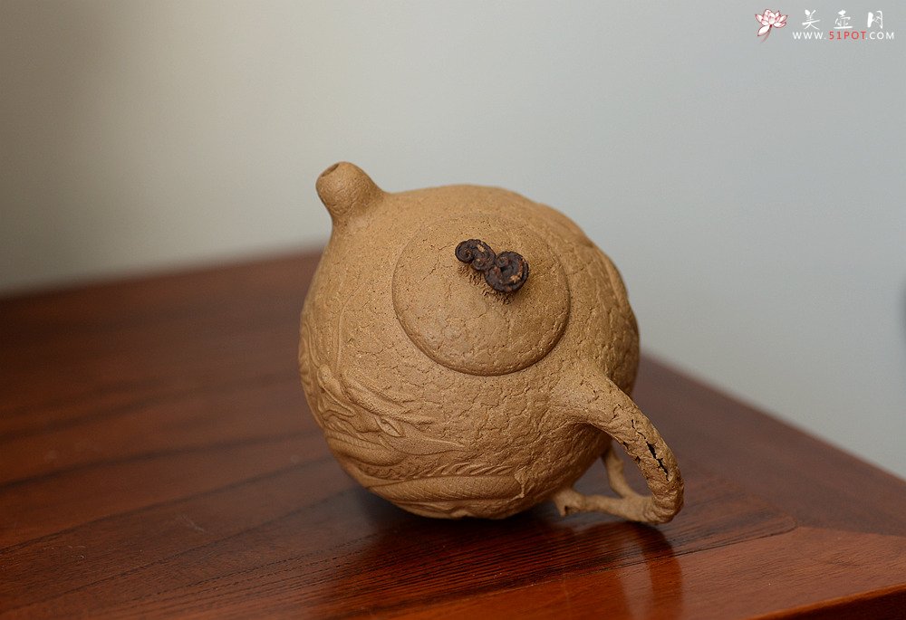 紫砂壶图片：谢多莲全手精品 游龙龚春 古朴之味 游龙生动逼真  - 美壶网