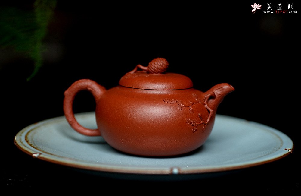 紫砂壶图片：蔡一强新品  实用花货 以松针装饰生动  原矿朱泥 全手松韵壶 - 美壶网