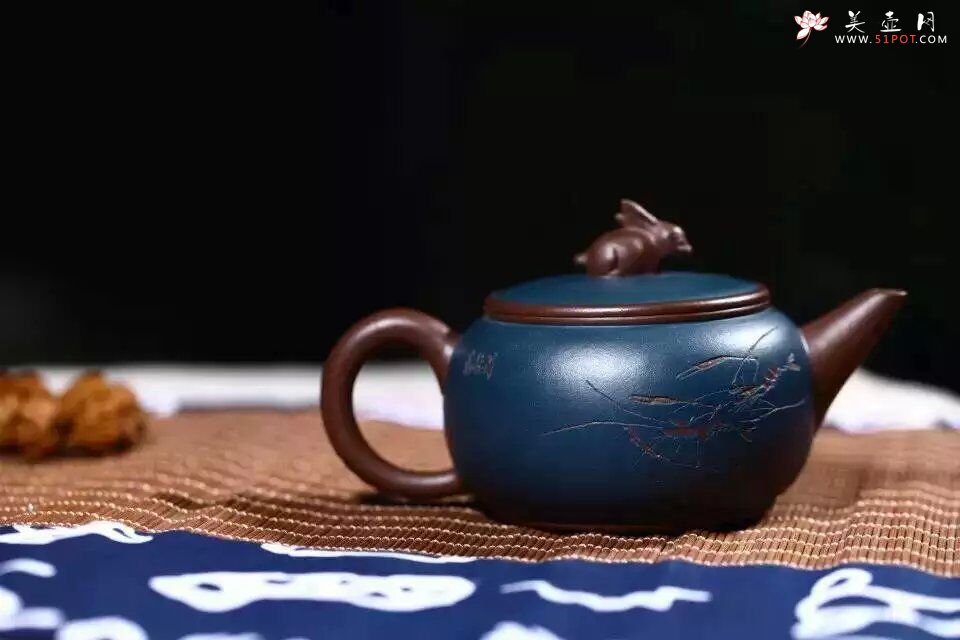 紫砂壶图片：悠然自得的兔子 - 美壶网
