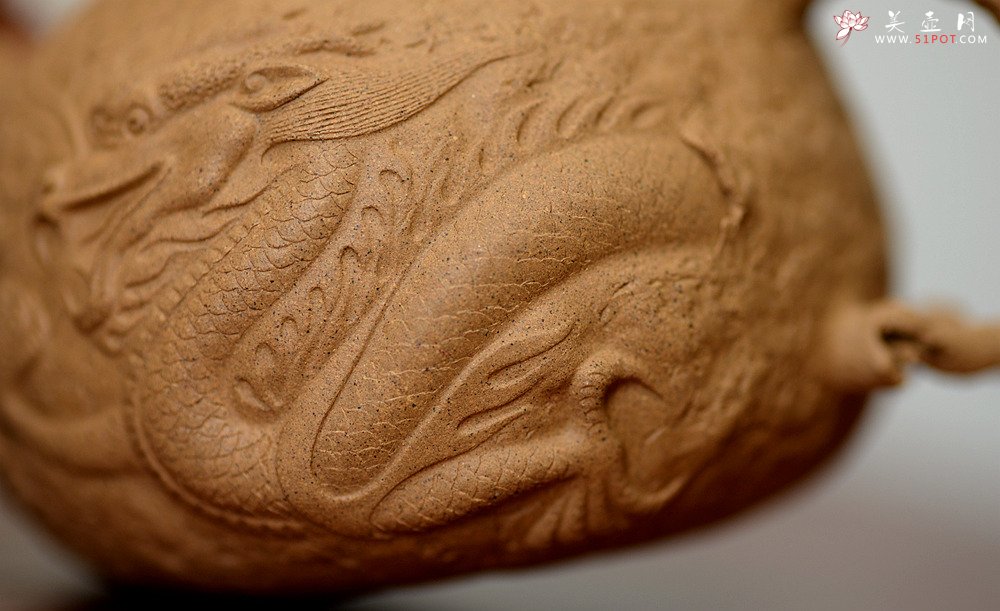 紫砂壶图片：谢多莲全手精品 游龙龚春 古朴之味 游龙生动逼真  - 美壶网