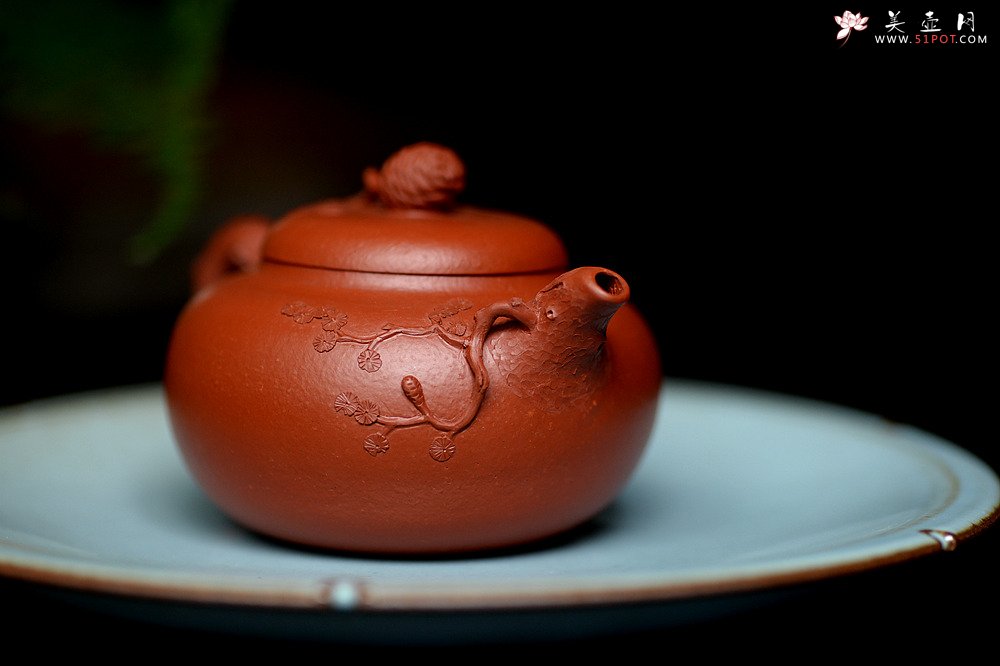 紫砂壶图片：蔡一强新品  实用花货 以松针装饰生动  原矿朱泥 全手松韵壶 - 美壶网