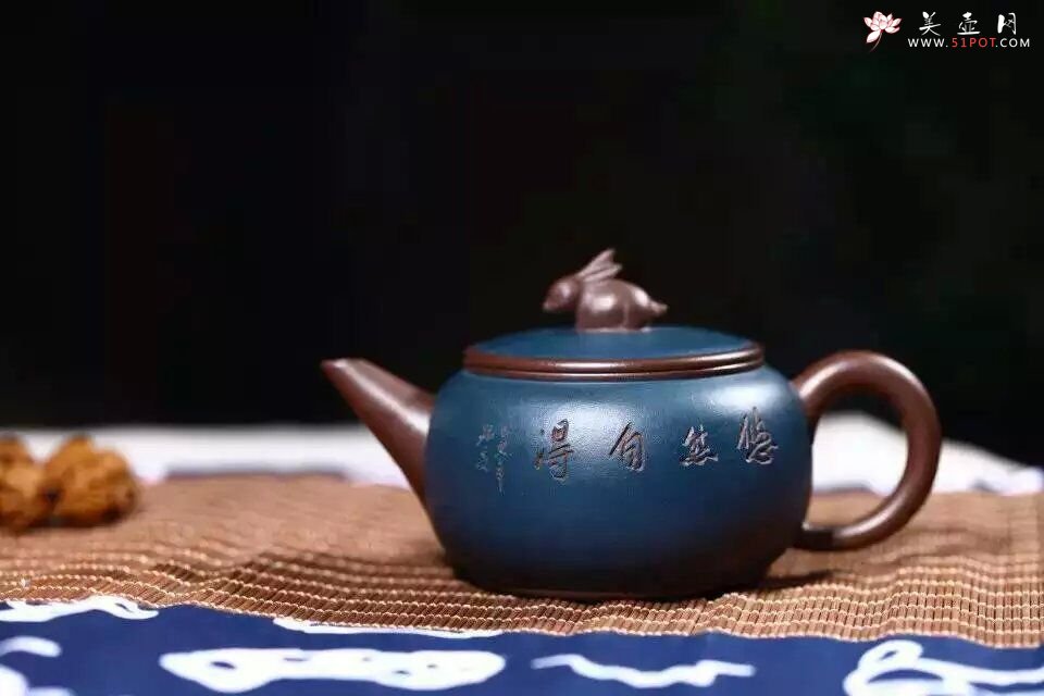 紫砂壶图片：悠然自得的兔子 - 美壶网