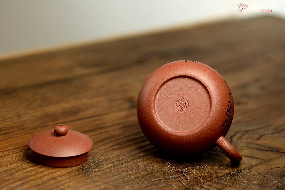 紫砂壶图片：优质老清水泥 圆润饱满 可人西施 文气的装饰  - 美壶网