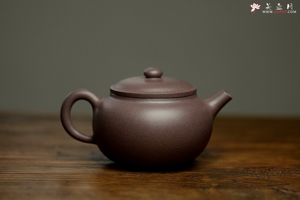 紫砂壶图片：此壶圆润饱满 做工精致 优质青灰泥 全手鼓腹 - 美壶网