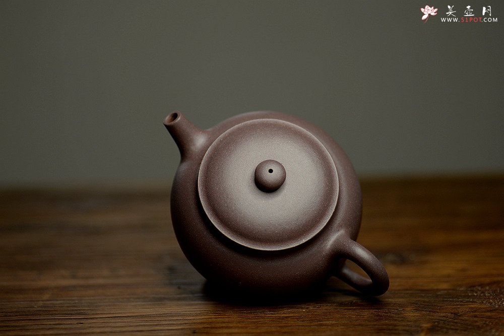 紫砂壶图片：此壶圆润饱满 做工精致 优质青灰泥 全手鼓腹 - 美壶网