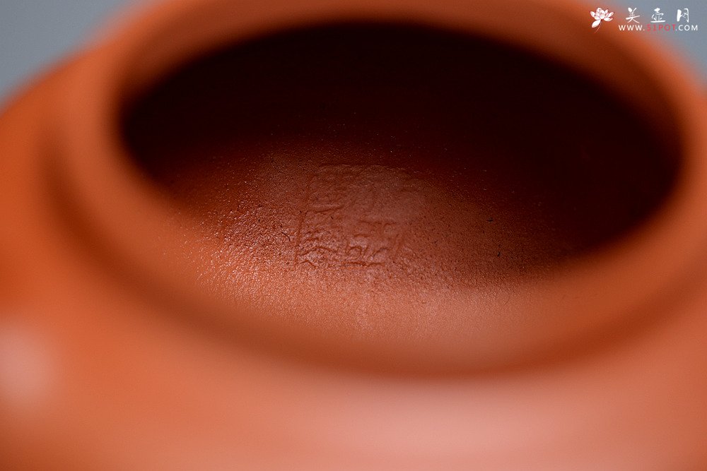 紫砂壶图片：张听刚装饰 刀法老辣 饱满周正 全手掇只 优质朱泥 - 美壶网