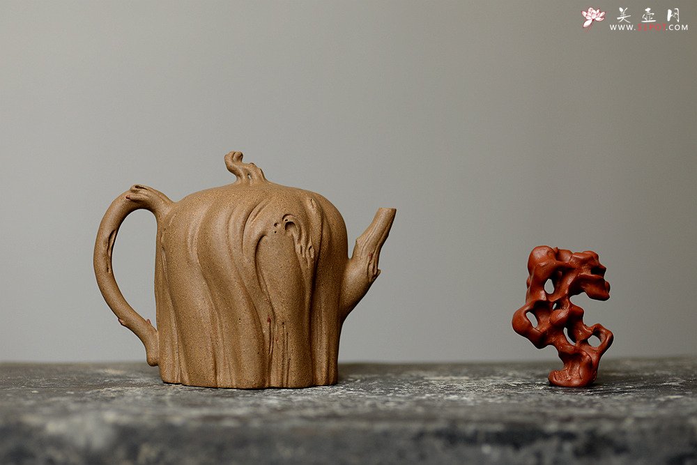 紫砂壶图片：刘秀全手经典作品 肌理自然生动 高挑挺拔 古朴之味~~颀长壶 - 美壶网