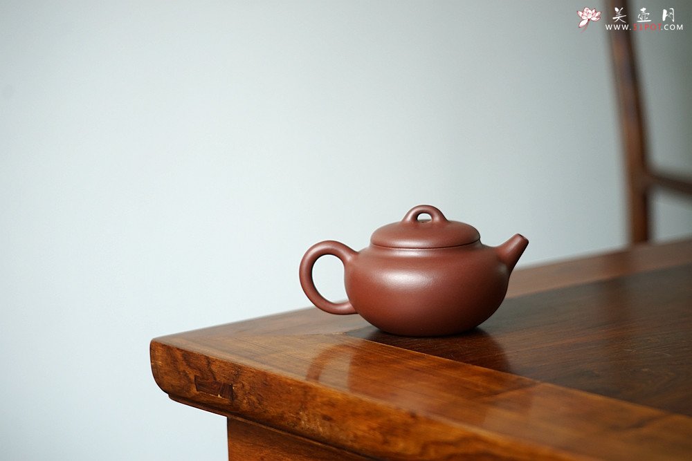 紫砂壶图片：俞欣荣新作 美壶特惠 经典实用 出水如注 线条流畅 做工精致 汉韵（高旭峰款式） - 美壶网