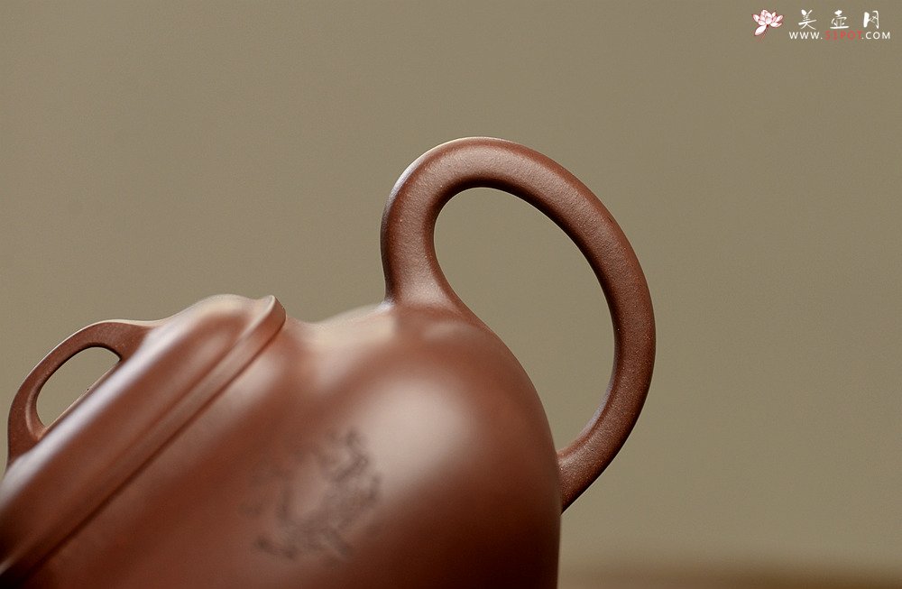 紫砂壶图片：文气装饰 大气磅礴 优质清水 全手传炉 神韵悠长 - 美壶网