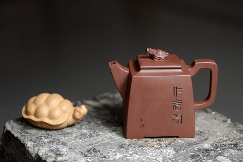 于洪跃紫砂壶 方器潜力股 于洪跃全手作品 四方高寿 稳重大方 做工精致 知秋精心装饰 原矿底槽清