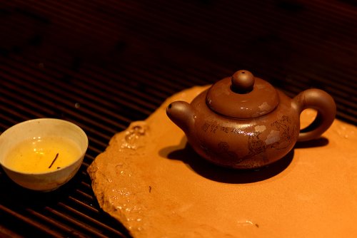 谭华斌紫砂壶 谭华斌近作 道洪风格之玉露二式 刀法精炼 可人小壶 美壶特惠 原矿紫泥