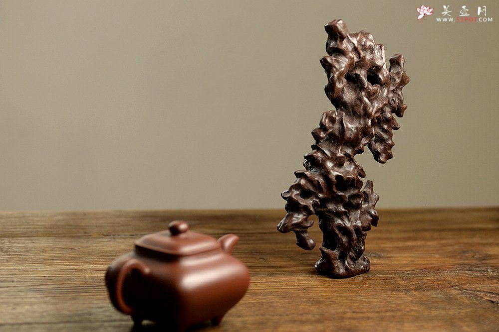 紫砂壶图片：手感丰润 造型好玩 全手文房假山 - 美壶网