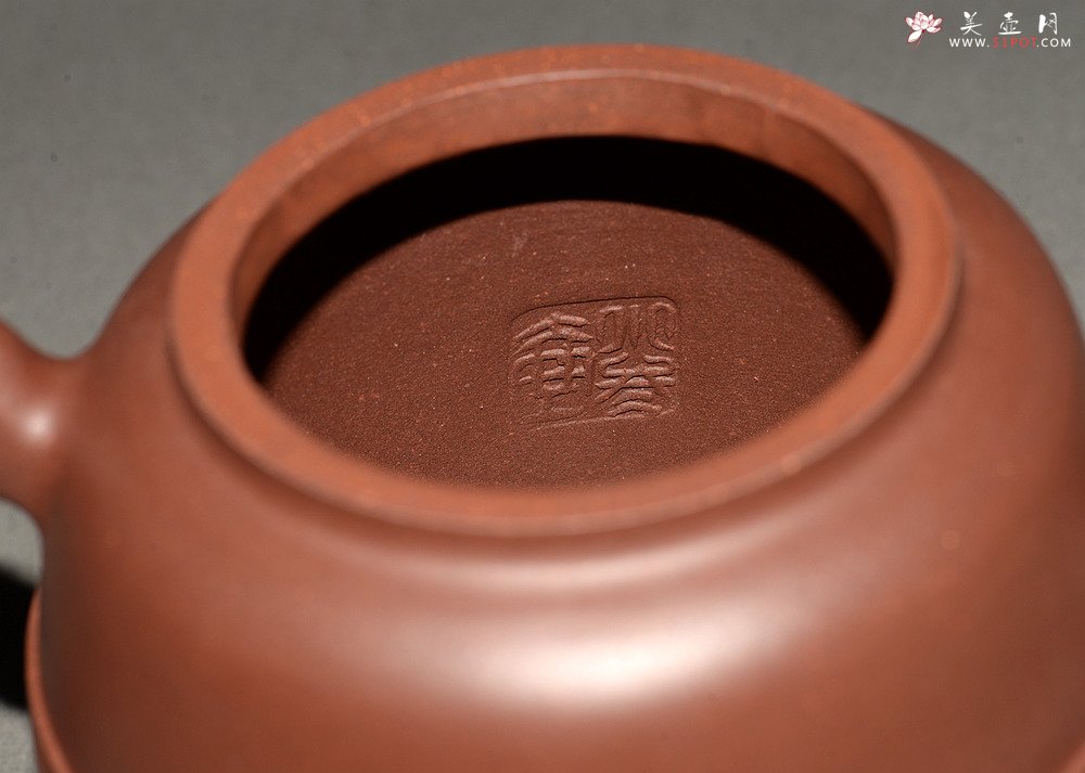 紫砂壶图片：古朴大气 潘小东全手新作 全手岱琮 挺拔俊秀  - 美壶网