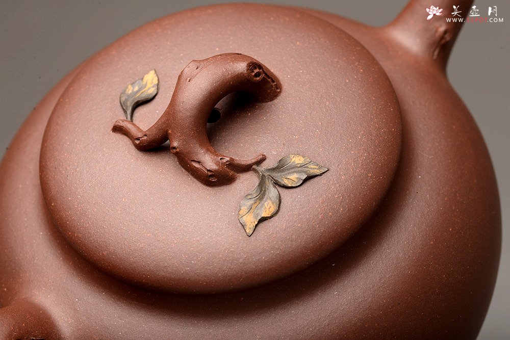 紫砂壶图片：饱满圆润 简意花货 全手脱颖 万阗阗夫人作品 - 美壶网