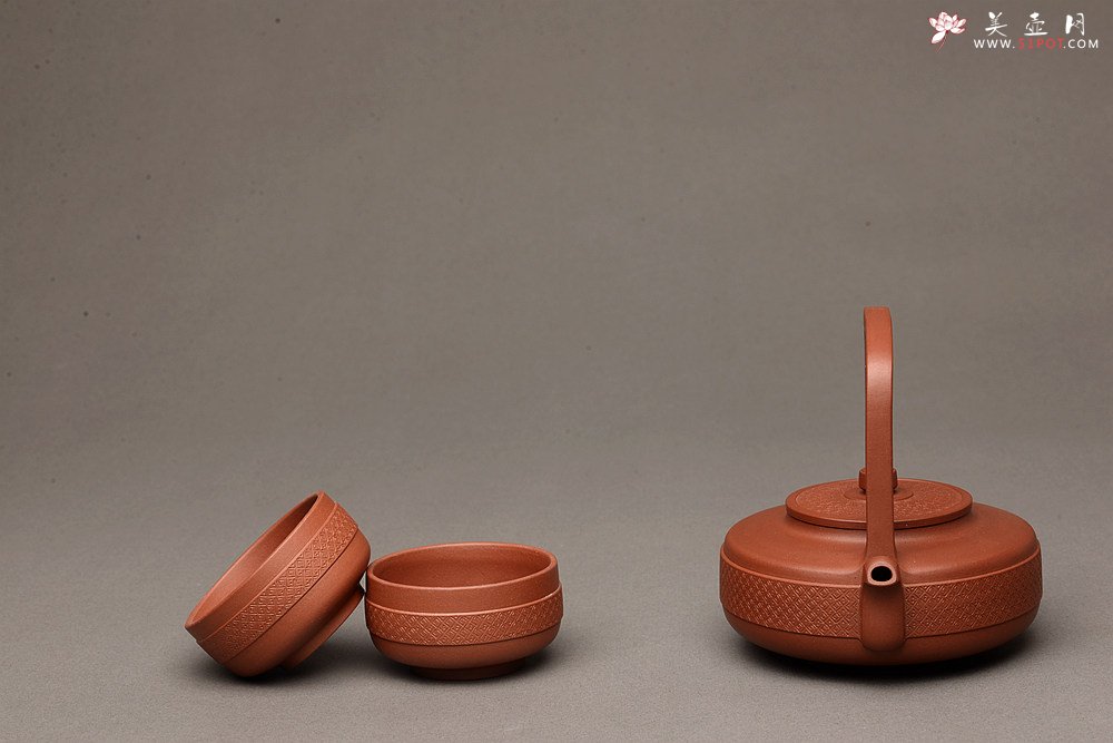 紫砂壶图片：乙未年全手工二等奖作品 端庄大气 原创作品 优质底槽青 玉璧提梁套组 - 美壶网