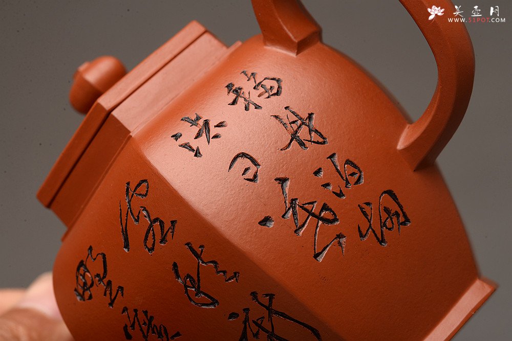 紫砂壶图片：优质朱泥 刻绘老味 全手镶片 六方宫灯 挺拔俊秀  - 美壶网