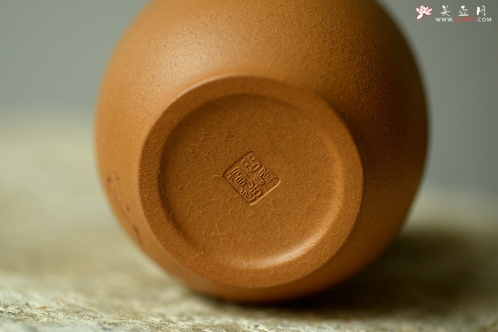 紫砂壶图片：曲峰雅致品茗杯 做工精致 - 美壶网