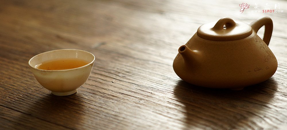 紫砂壶图片：和石装饰山水清韵 耐品回味 实用精品  全手老段子冶石瓢  - 美壶网