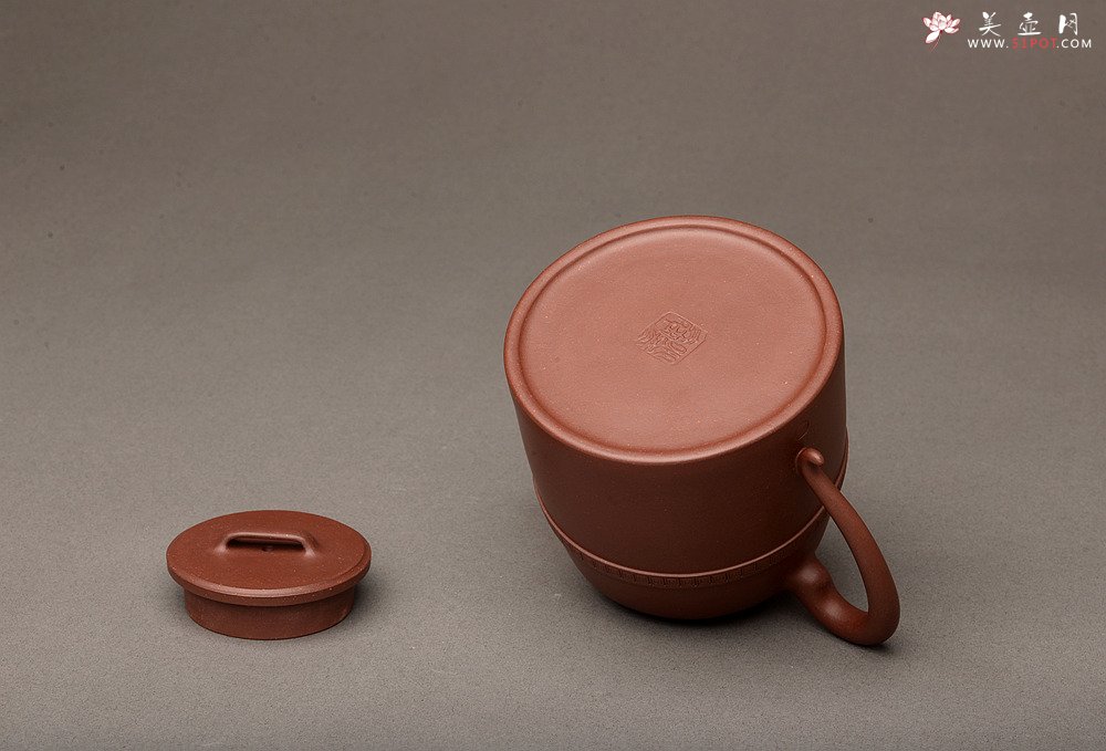 紫砂壶图片：古朴大气 潘小东全手新作 全手岱琮 挺拔俊秀  - 美壶网