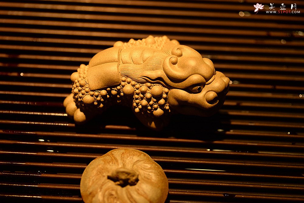 紫砂壶图片：优质段泥 做工精致 镇宅茶宠 - 美壶网