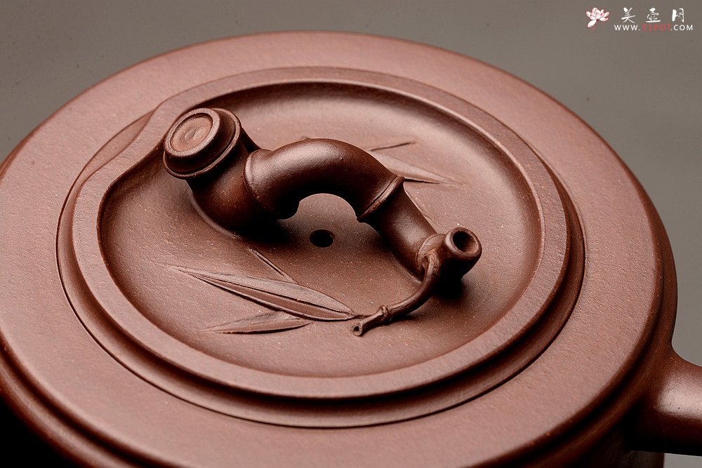 紫砂壶图片：顾正芳新作 苍劲有力 厚重大方  全手竹段 经典 陈腐老紫泥 - 美壶网