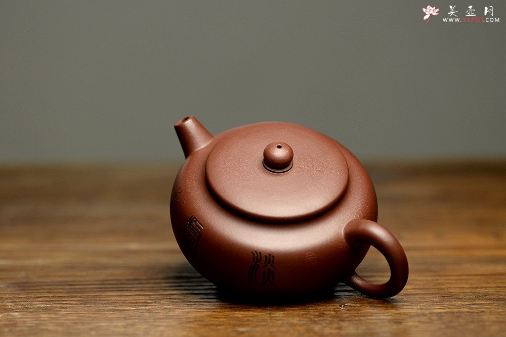 紫砂壶图片：实用佳器 秀气可爱 扁拙 - 美壶网