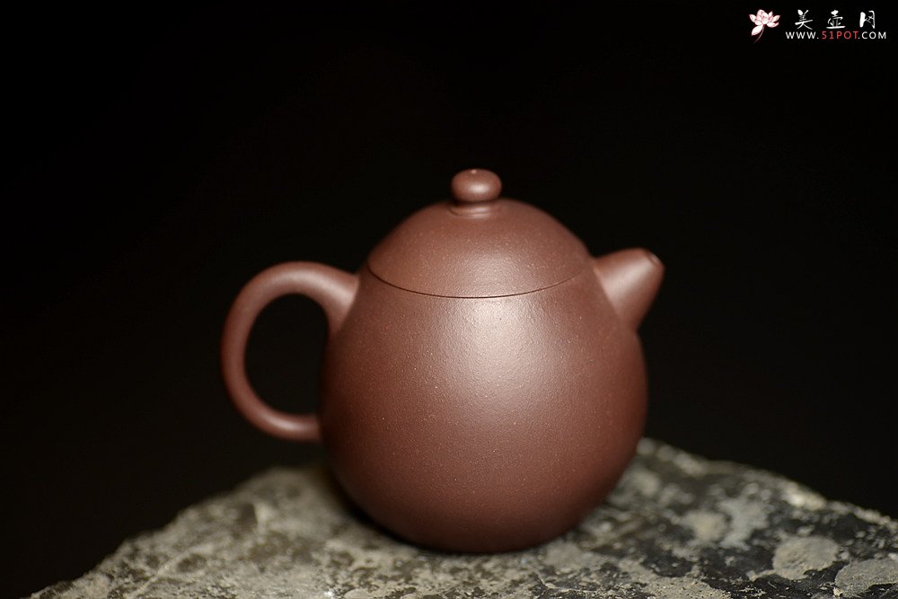紫砂壶图片：娇小可人 老紫泥 传统经典  全手小文旦 - 美壶网