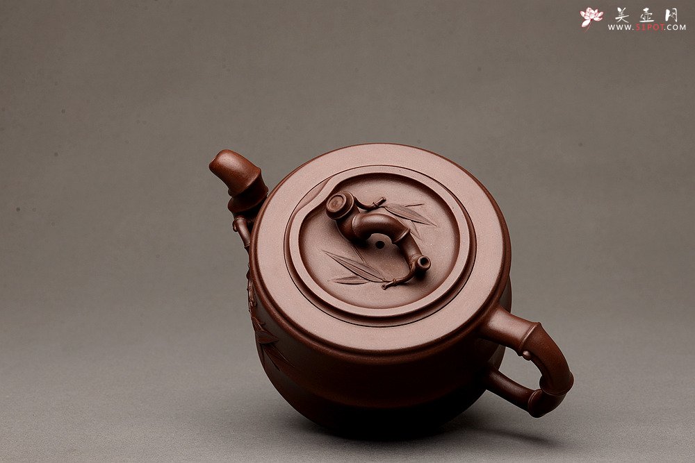 紫砂壶图片：顾正芳新作 苍劲有力 厚重大方  全手竹段 经典 陈腐老紫泥 - 美壶网