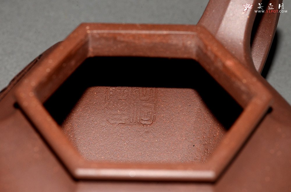 紫砂壶图片：刘世涛新作 紫砂和书画的碰撞~ 文气袭人 全手六方掇球 证书是壶之拓片 - 美壶网