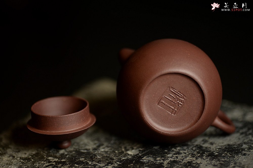 紫砂壶图片：娇小可人 老紫泥 传统经典  全手小文旦 - 美壶网