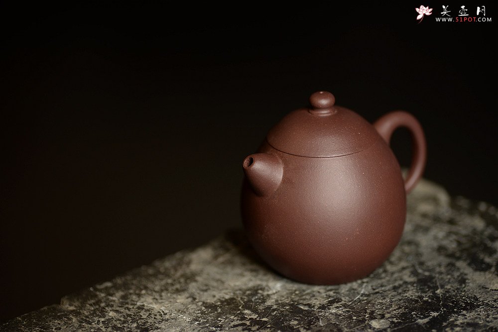 紫砂壶图片：娇小可人 老紫泥 传统经典  全手小文旦 - 美壶网